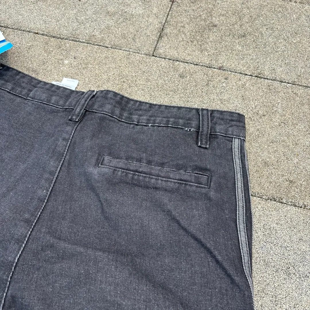 𝟭𝟬𝟰𝟵𝟲# Exclusive real shot/difference between various stolen pictures and online version on the market [𝗮𝗱𝗶𝗱𝗮𝘀 Clover three-stripe workwear embroidery𝗹𝗼𝗴𝗼 jeans] Retro cool ceiling, one pant to confer gods/Versatile men and women Same Style ✅Full set of 1:1 customized accessories ➕Customized three-label ➕𝗬𝘂𝗮𝗻 version hangtag ➕𝗹𝗼𝗴𝗼 packaging bag🔥 ➕Scan the tag to enter the official website. ✅Top Original version, ins Xiaohongshu Getwu Kuaishou and many bloggers wear it. 💥 Weld sports genes and workwear aesthetics together! This pair of clover pants can be worn all year round. ✅ Classic clover is full of DNA. The iconic three stripes + White clover logo on the side are full of retro feeling and full of recognition. At a glance, you can see the high-end feeling of Adidas, and the trendy identity is directly sealed. ✅ Workwear + denim double buff superposition, heavy denim fabric + three-dimensional large pocket workwear design, stiff and stylish without collapse, Wear-Resistant, with a retro feel as you wear it, and an American street feel. ✅ The fairy wide-leg version, the king of hiding fat and slimming. High waist + slightly wide straight cut, perfectly modify the leg shape, pear-shaped body, thick legs stars are directly welded to the body! Your legs will become 30 to 70 minutes longer in seconds, and you will feel relaxed when walking. ✅ Full of details, high quality, neat open stitching, three-dimensional multi-pocket design, practical and stylish; complete original tags, restored Authentic details, full of upper body comfort, suitable for daily commuting, going out on the street, and going out on the street. ⭕The high version of the best products🐮is different from the junk products in the market🗯️The same picture but different prices means different versions. ❌Don’t be fooled by the same copywriters and pirated pictures from outside that mix and distribute high-luxury pictures at low prices. After comparing the quality, you will know where the gap is. Don’t lie. I don’t guarantee that my products are the cheapest, but I definitely guarantee that they are worth every penny of your hard-earned money! ‼ ️We don’t slash prices or lower prices, we supply products with heart and only make high-end versions!!! Breasts Jimei must see the details of my home clearly, the pictures of my home are all taken by the owner himself❤️ Color: Black Size: S-2XL